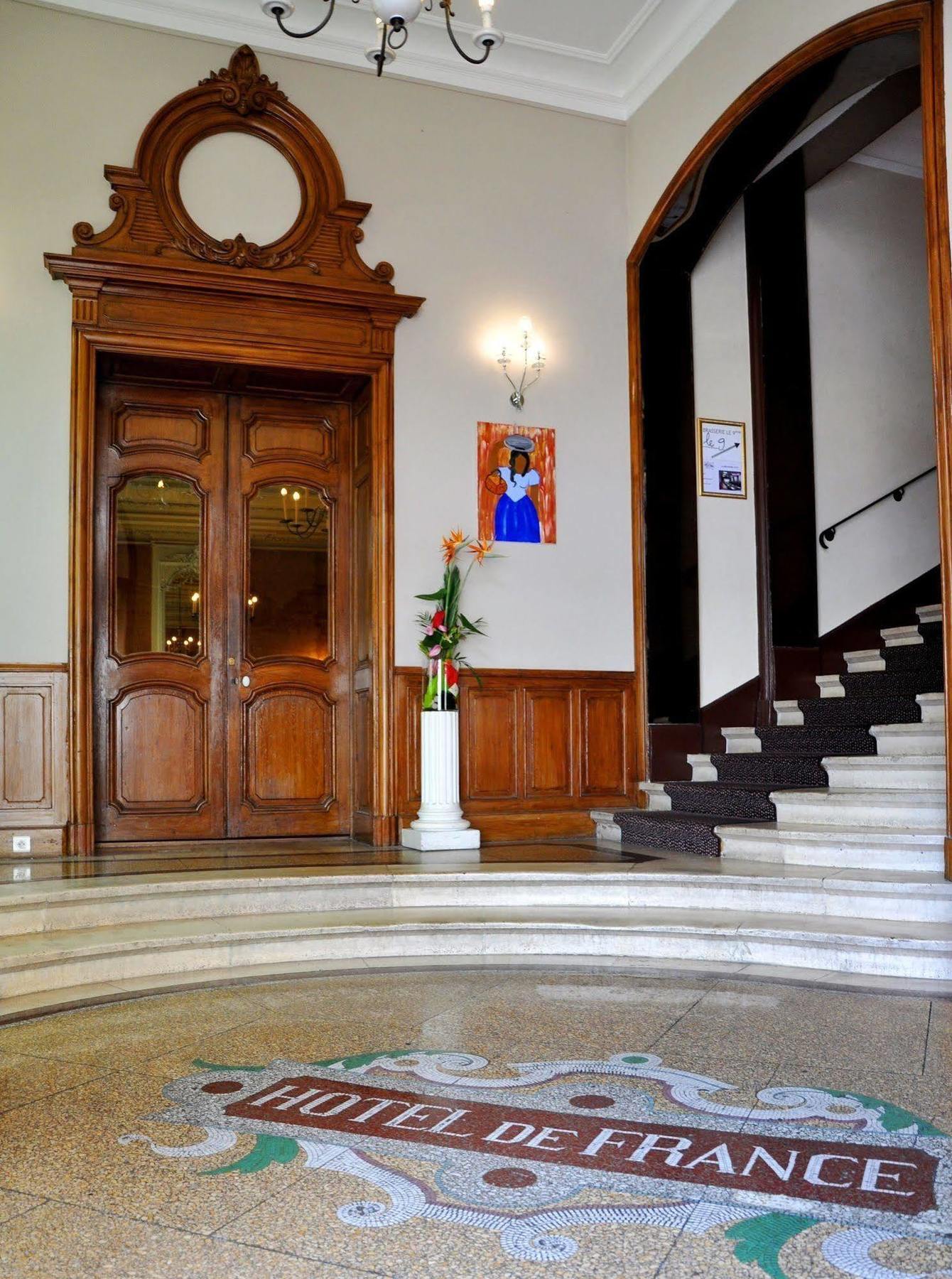 Hotel De France Auch Bagian luar foto